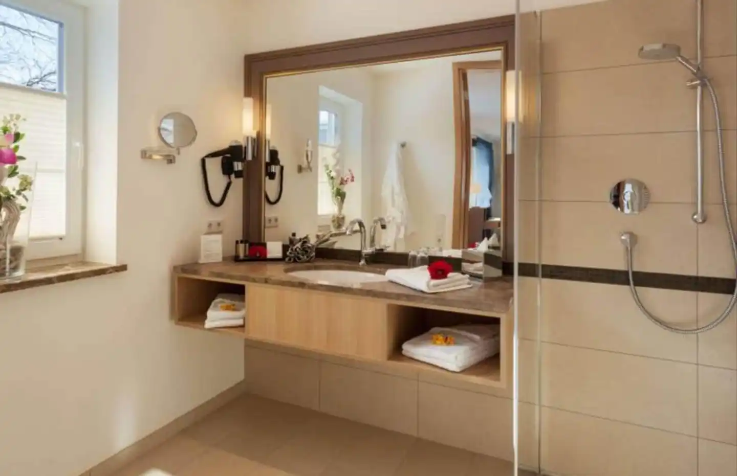 Villa Ludwig Suite Hotel Badezimmer