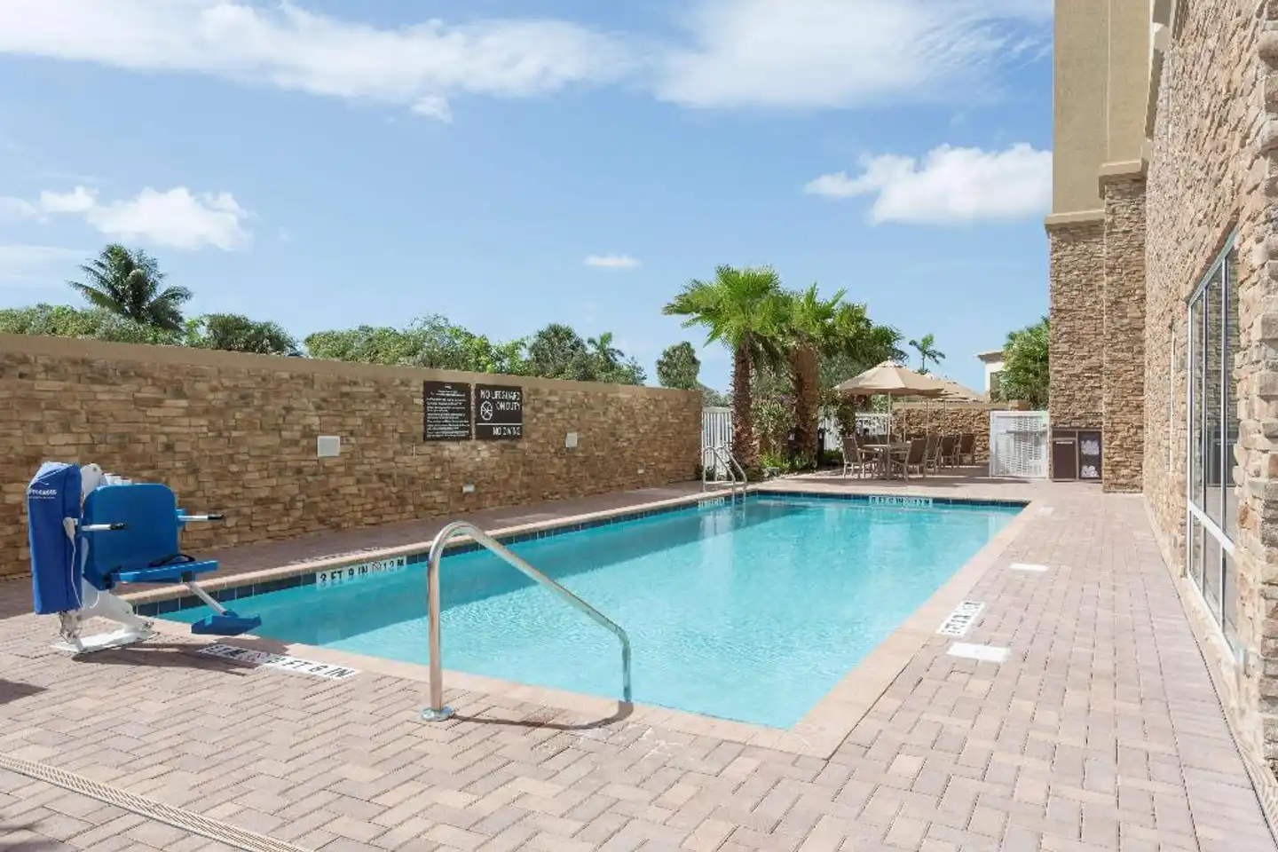 Hampton Inn Fort Lauderdale Pompano Beach Pool