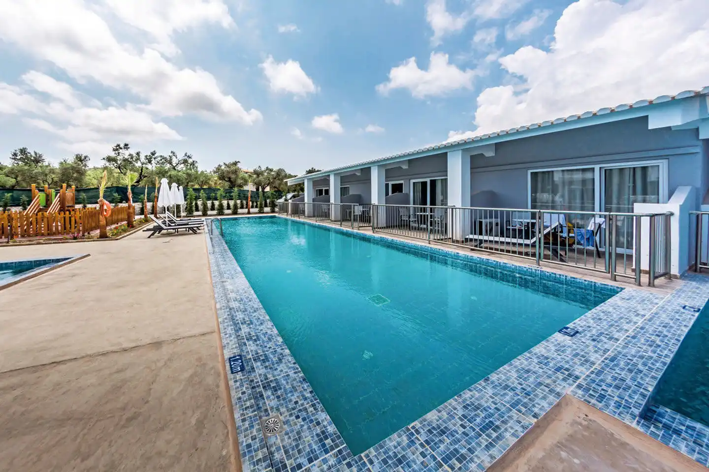 Caretta Paradise Pool