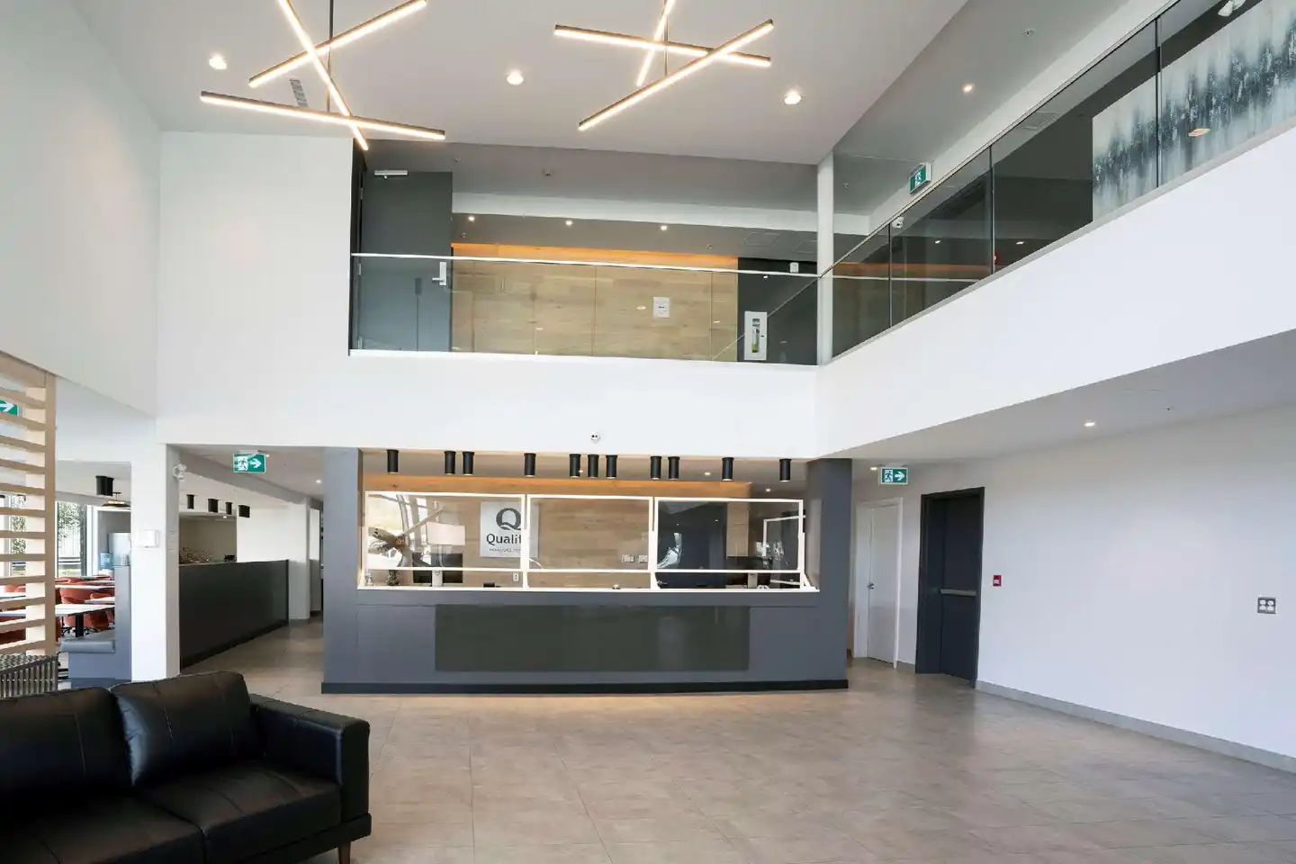 Quality Inn Quebec City Lobby