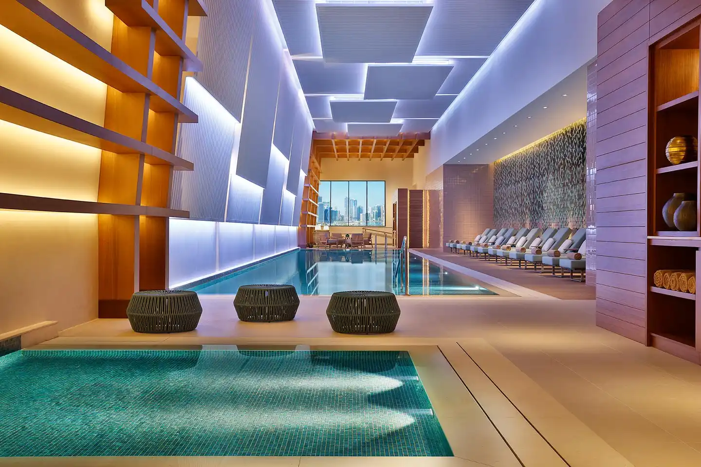 Doubletree by Hilton Sharjah Waterfront Hotel & Residences Hallenbad
