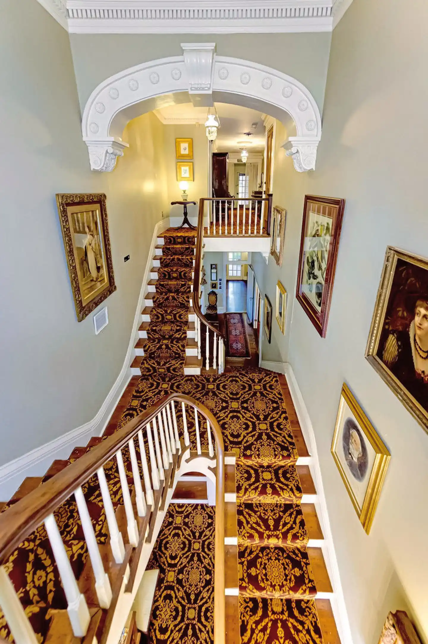 Anchuca Historic Mansion & Inn Lobby