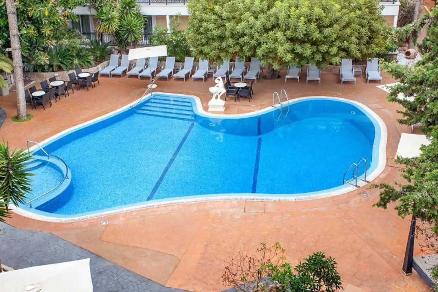Morlans Garden Pool