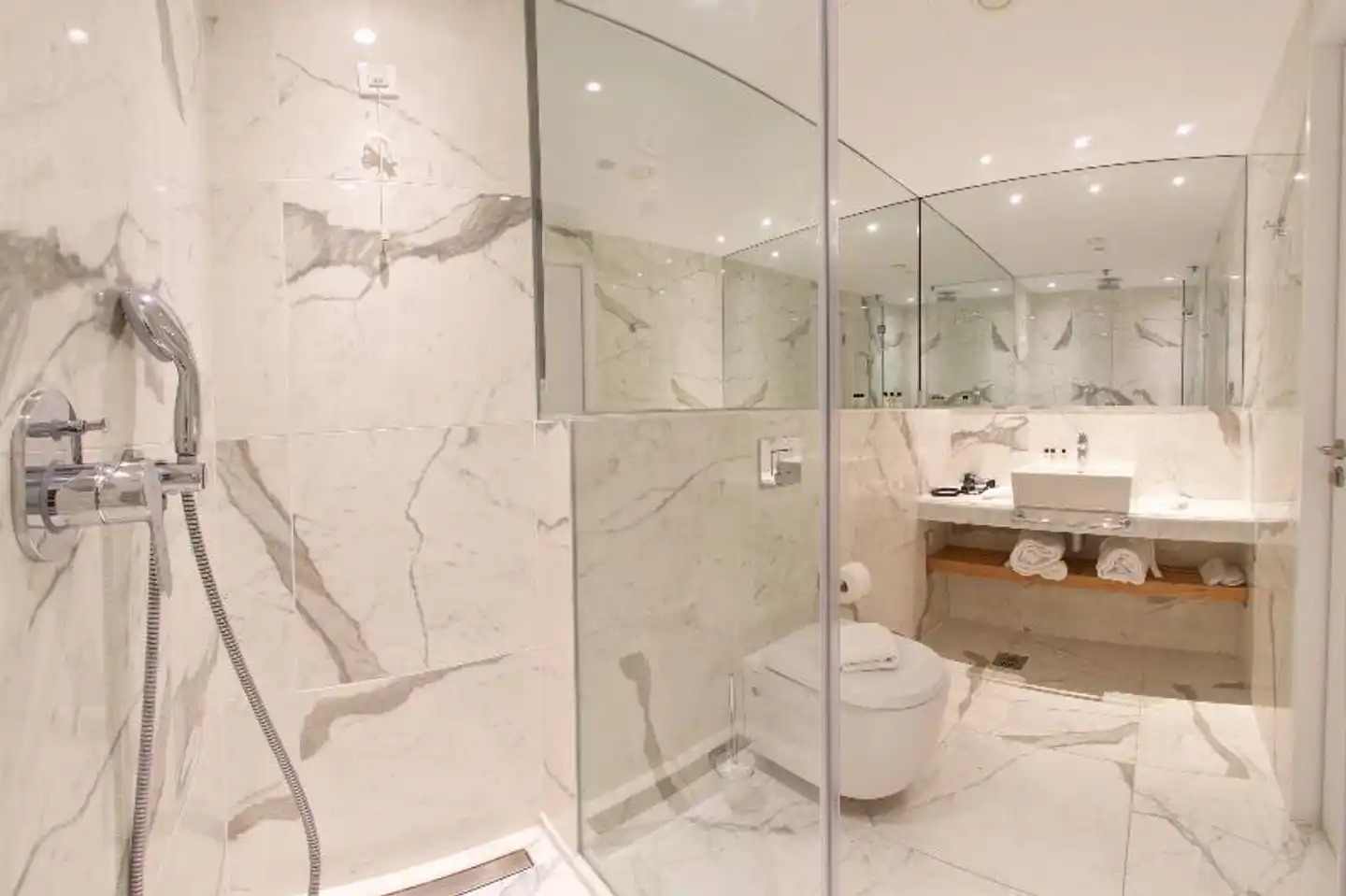 Aenos Badezimmer