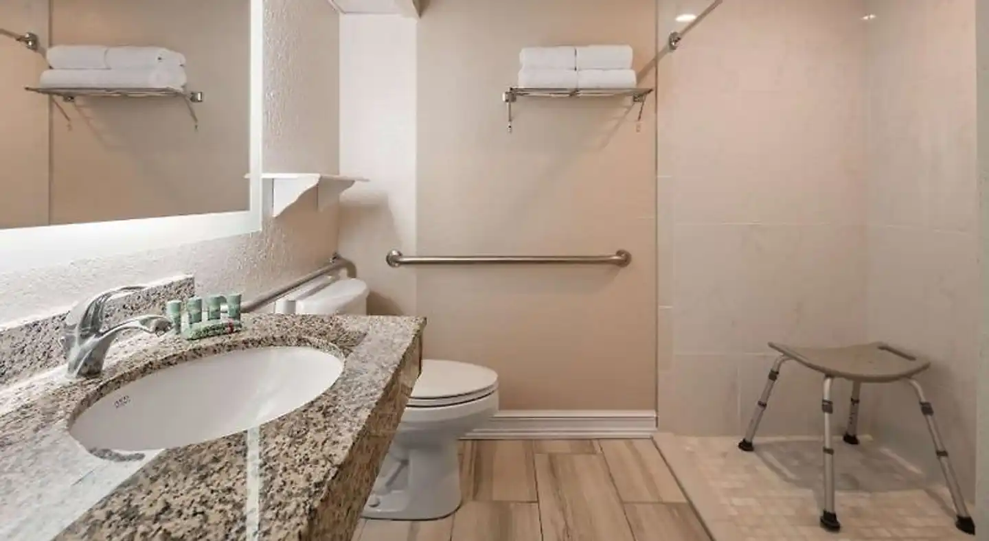 Best Western Tampa Badezimmer