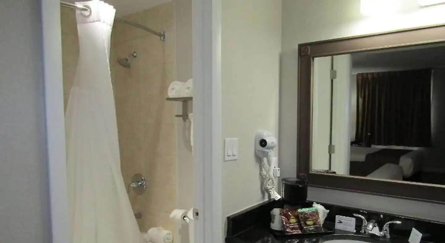 Quality Inn & Suites Kissimmee by The Lake Badezimmer