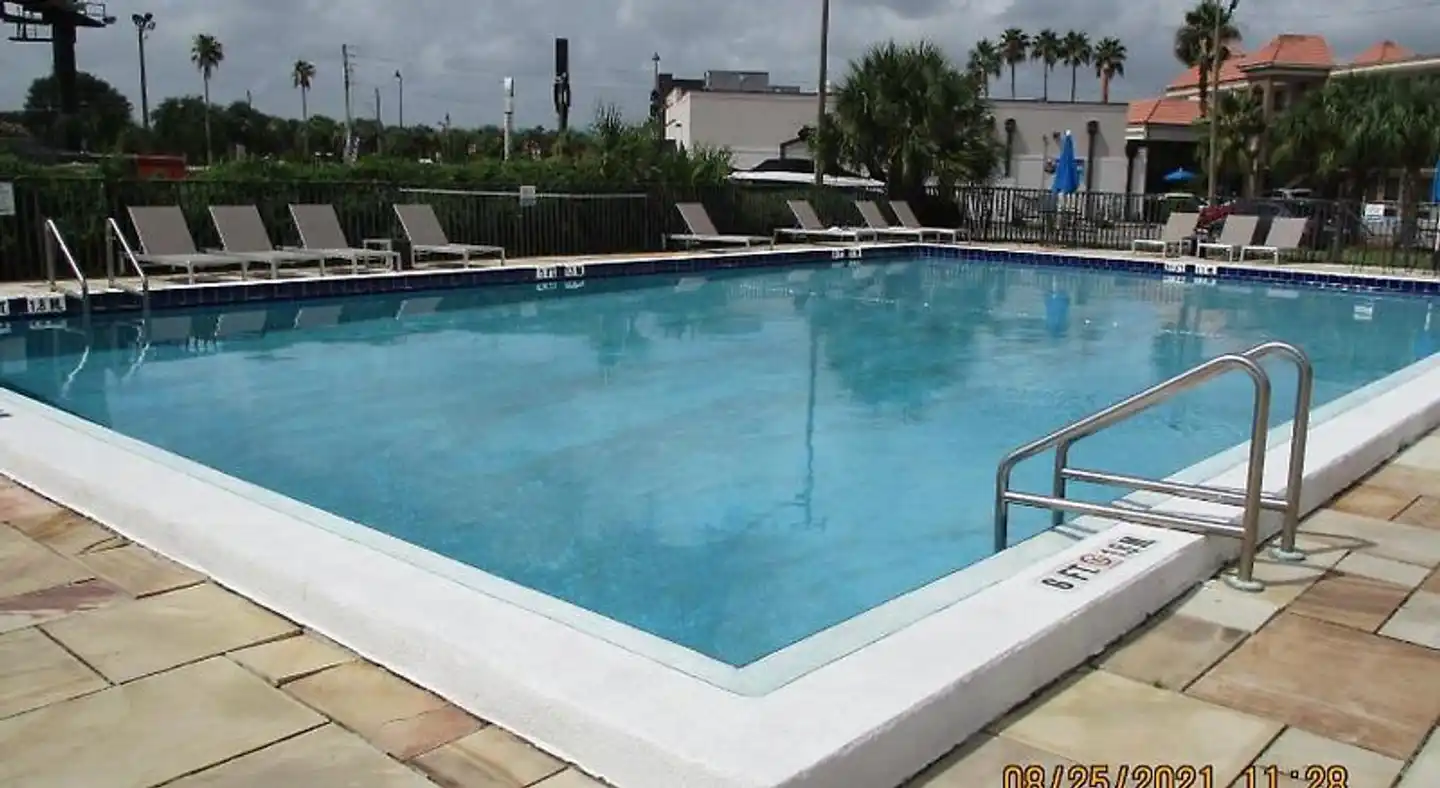 Quality Inn & Suites Kissimmee by The Lake Pool