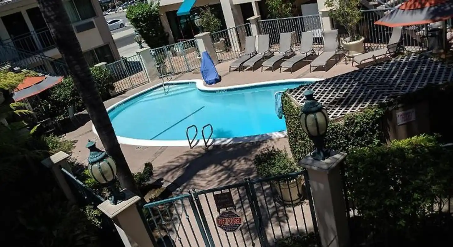 Tarzana Inn Pool