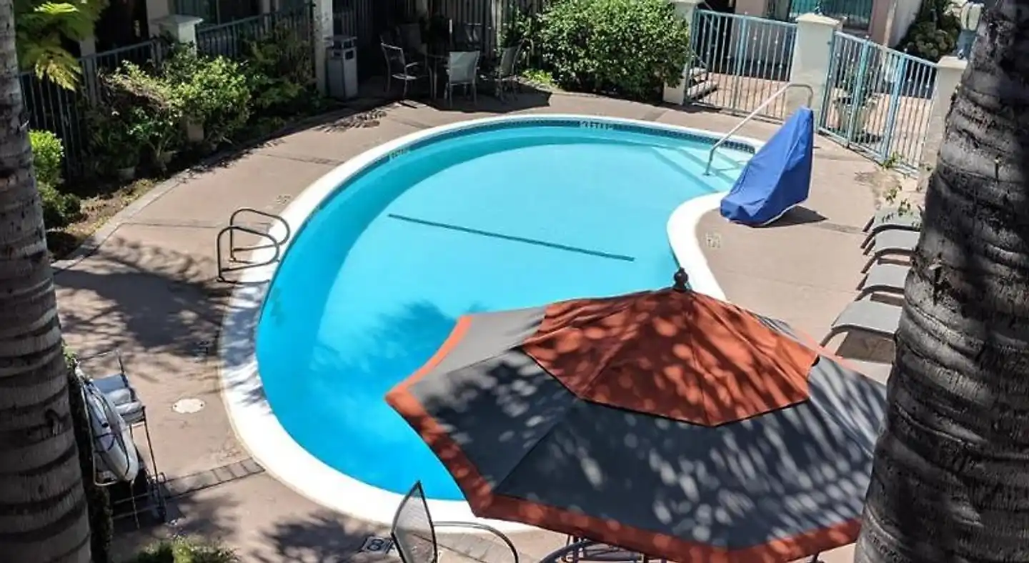 Tarzana Inn Pool