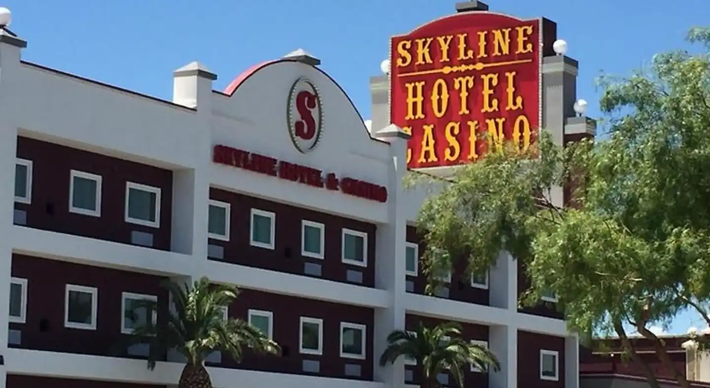 Skyline Hotel and Casino Aussenansicht
