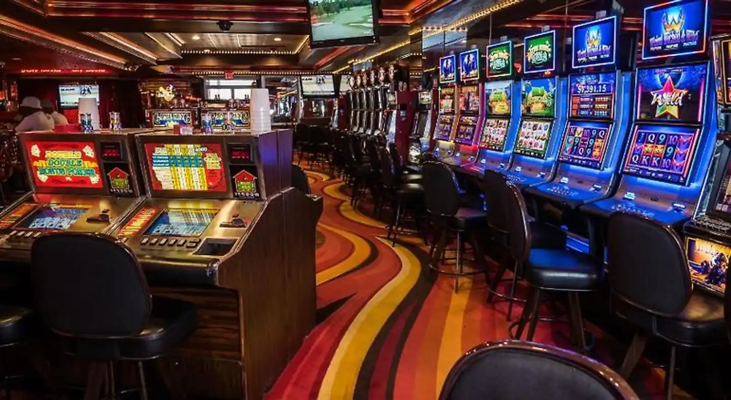 Skyline Hotel and Casino Bar