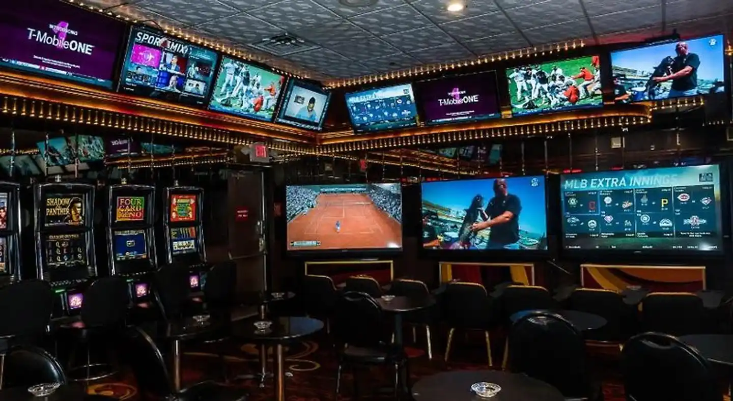Skyline Hotel and Casino Bar