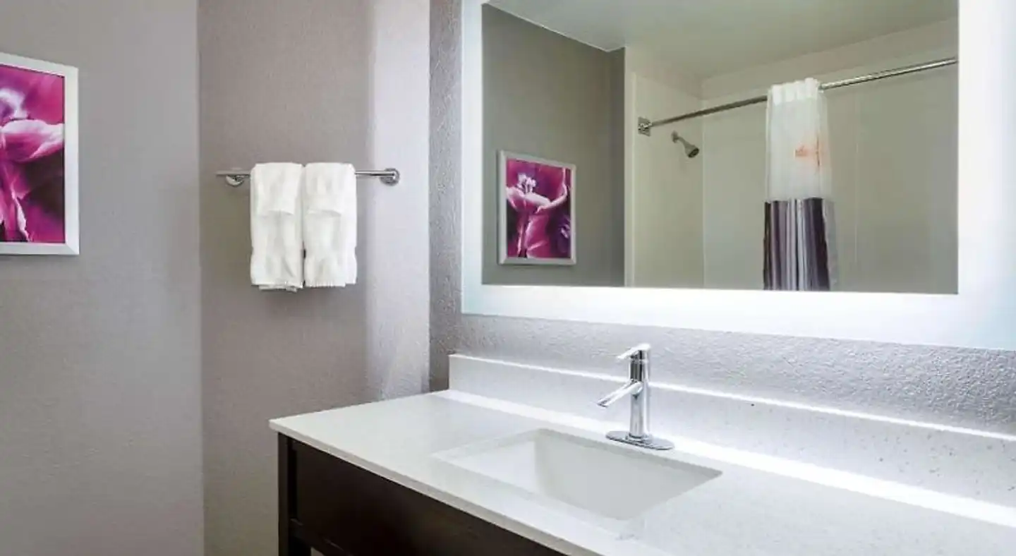 La Quinta Inn & Suites Denver Boulder - Louisville Badezimmer