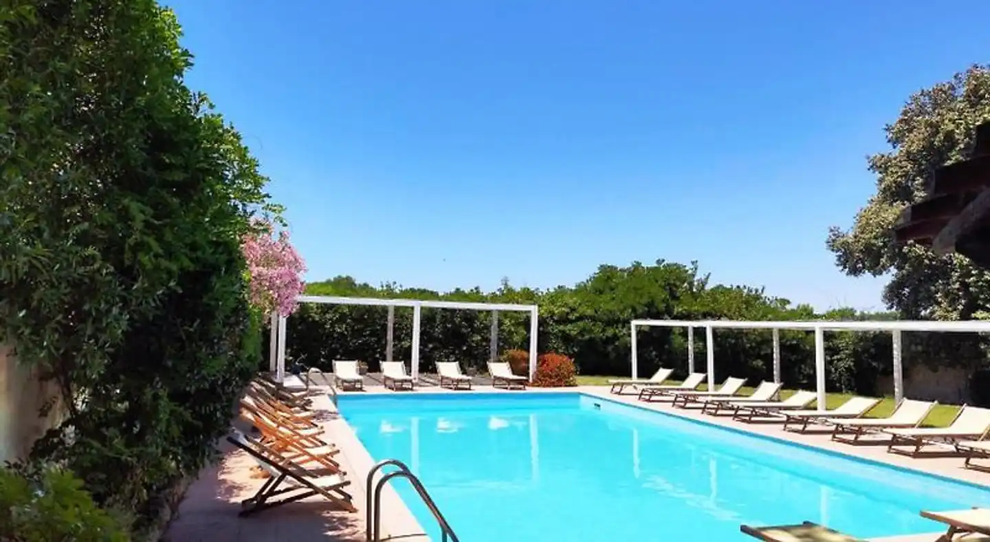 Is Benas Country Lodge Pool