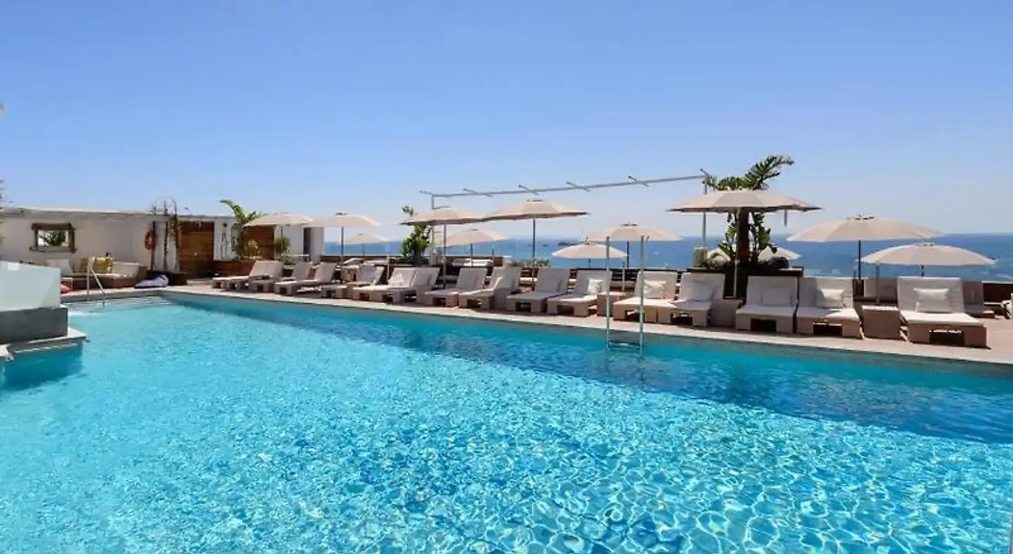Cenit Pool