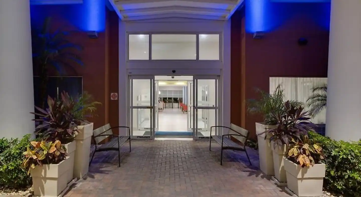 Holiday Inn Express & Suites Tampa-Fairgrounds-Casino Lobby