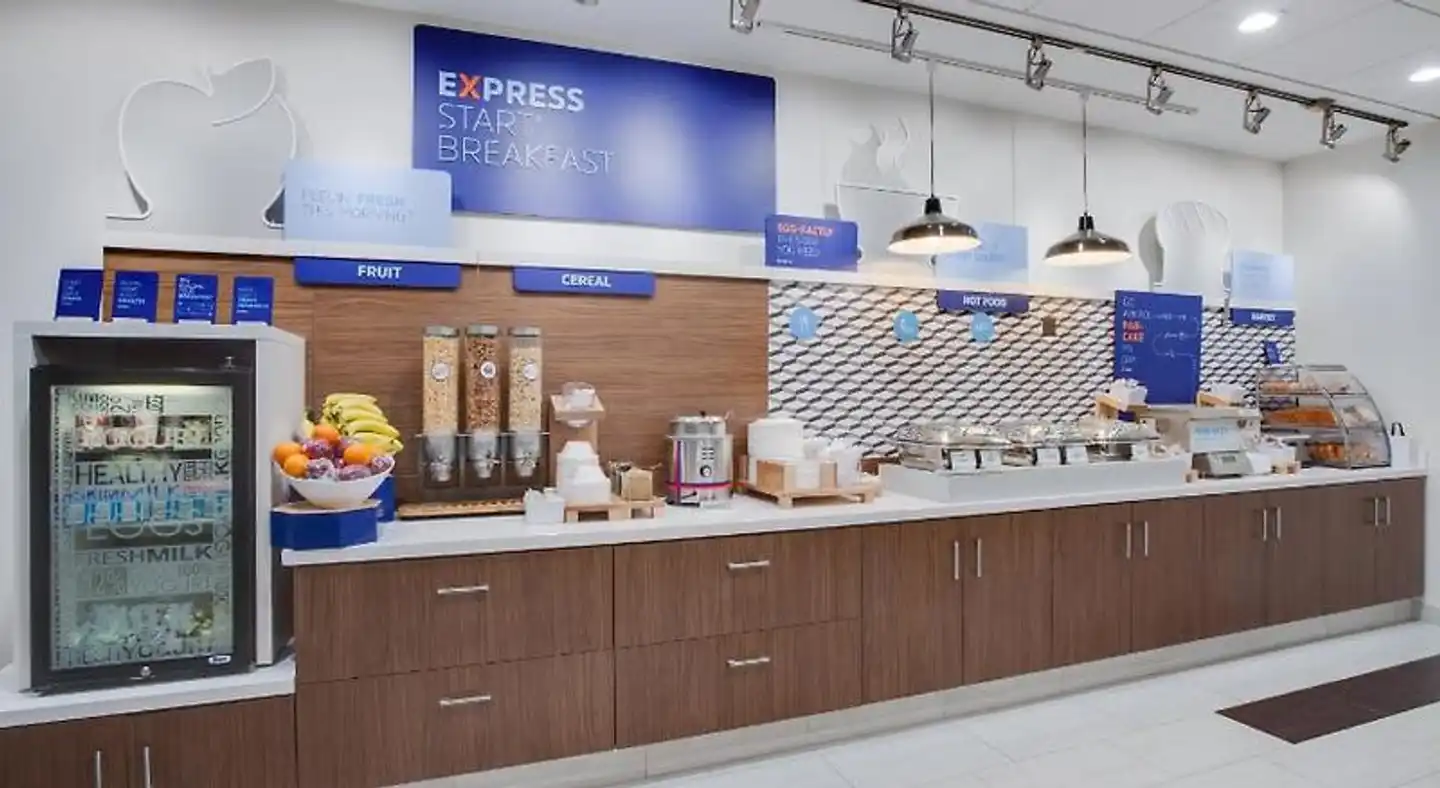 Holiday Inn Express & Suites Ft. Lauderdale Airport/Cruise Bar