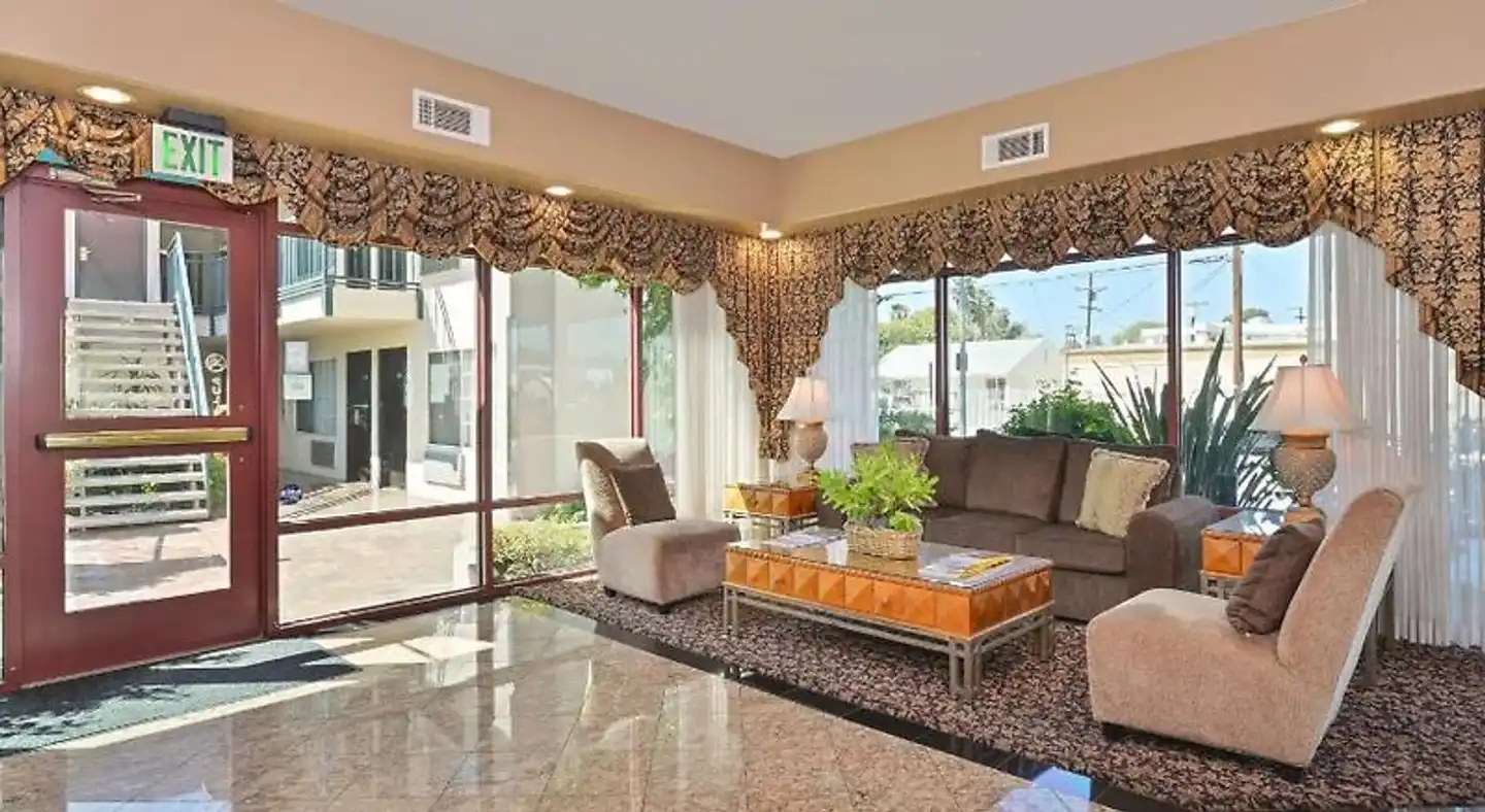 Tarzana Inn Lobby