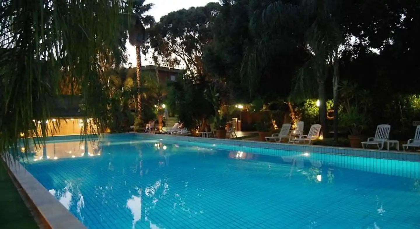 Garden Hotel Pool