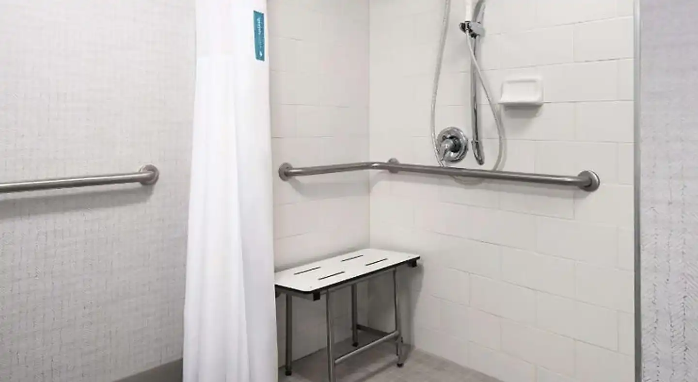 Hampton Inn & Suites Tampa Ybor City Downtown Badezimmer