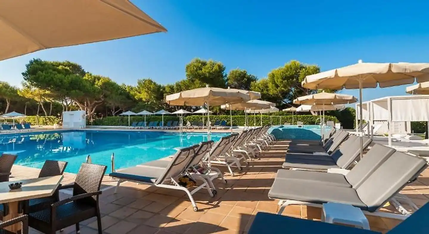 Globales Lord Nelson Pool