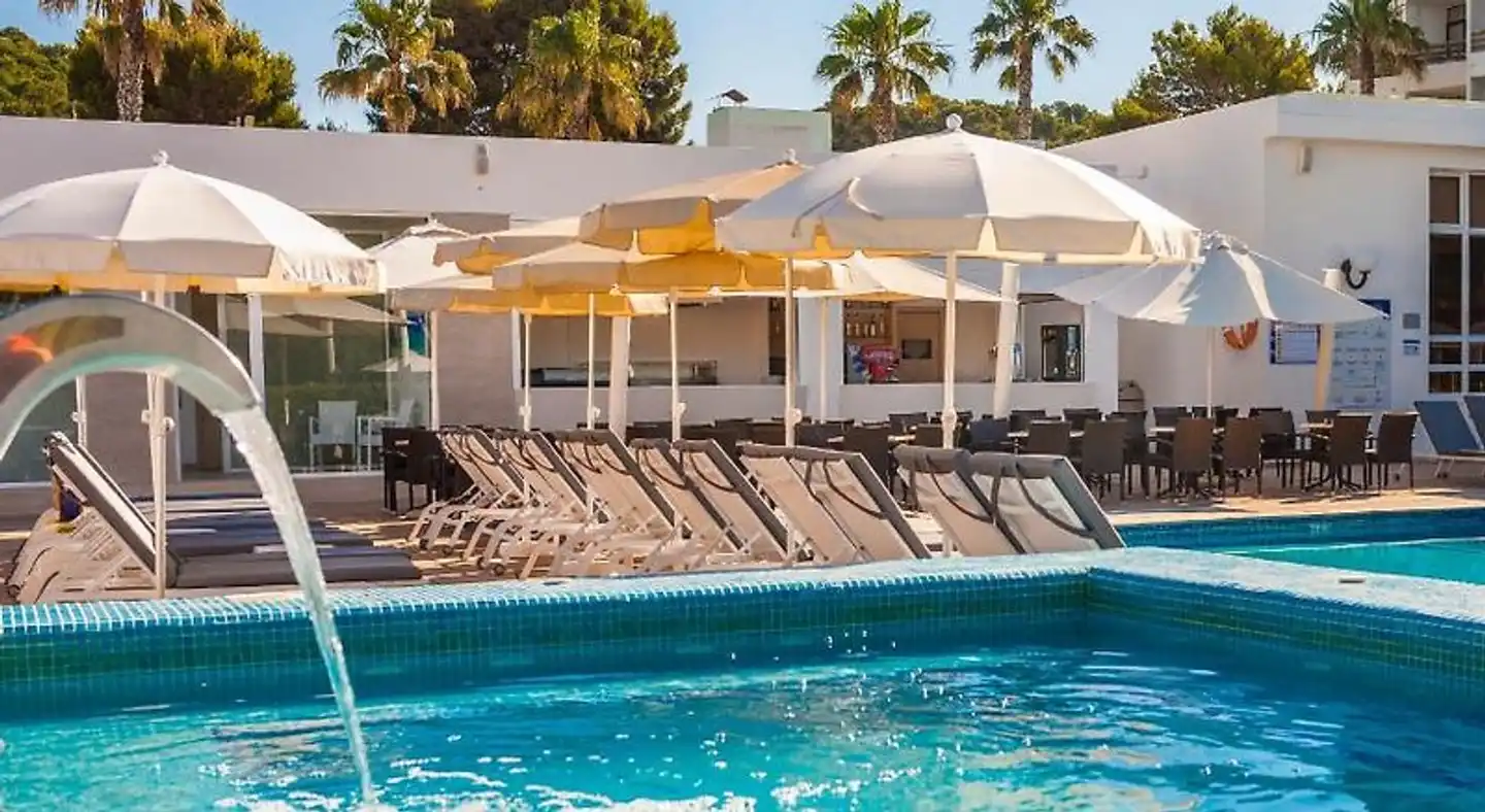 Globales Lord Nelson Pool