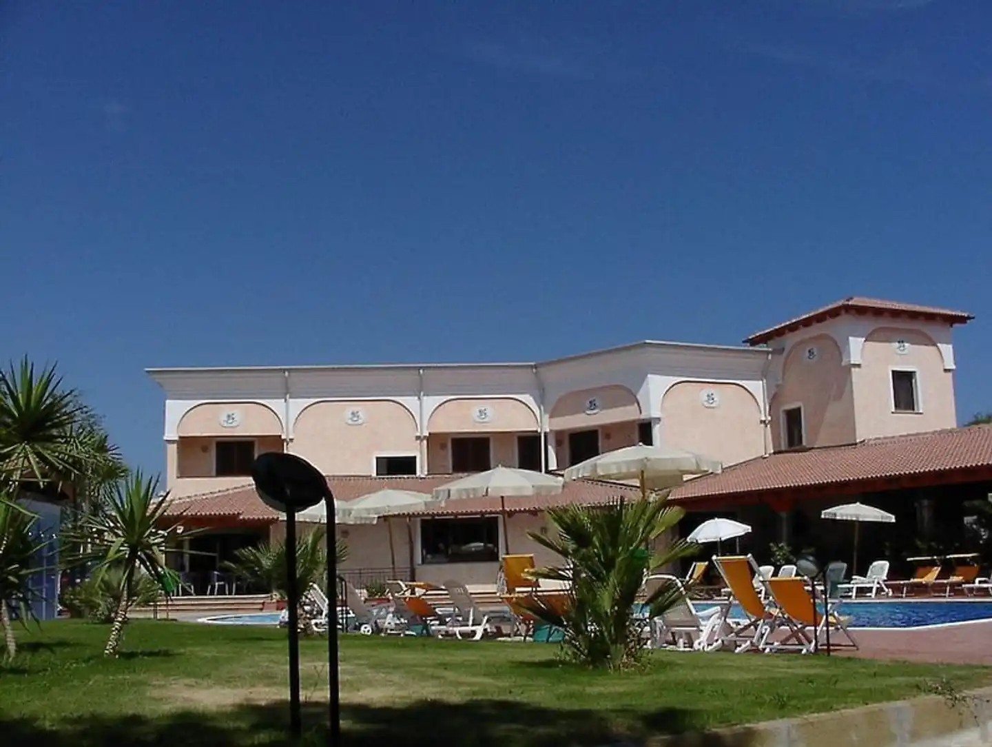 Hotel Club Le Rose Aussenansicht