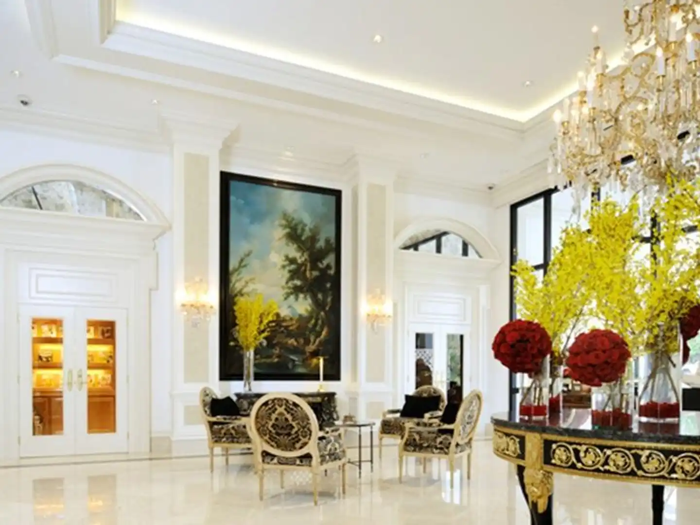 Beverly Hills Plaza Hotel Lobby