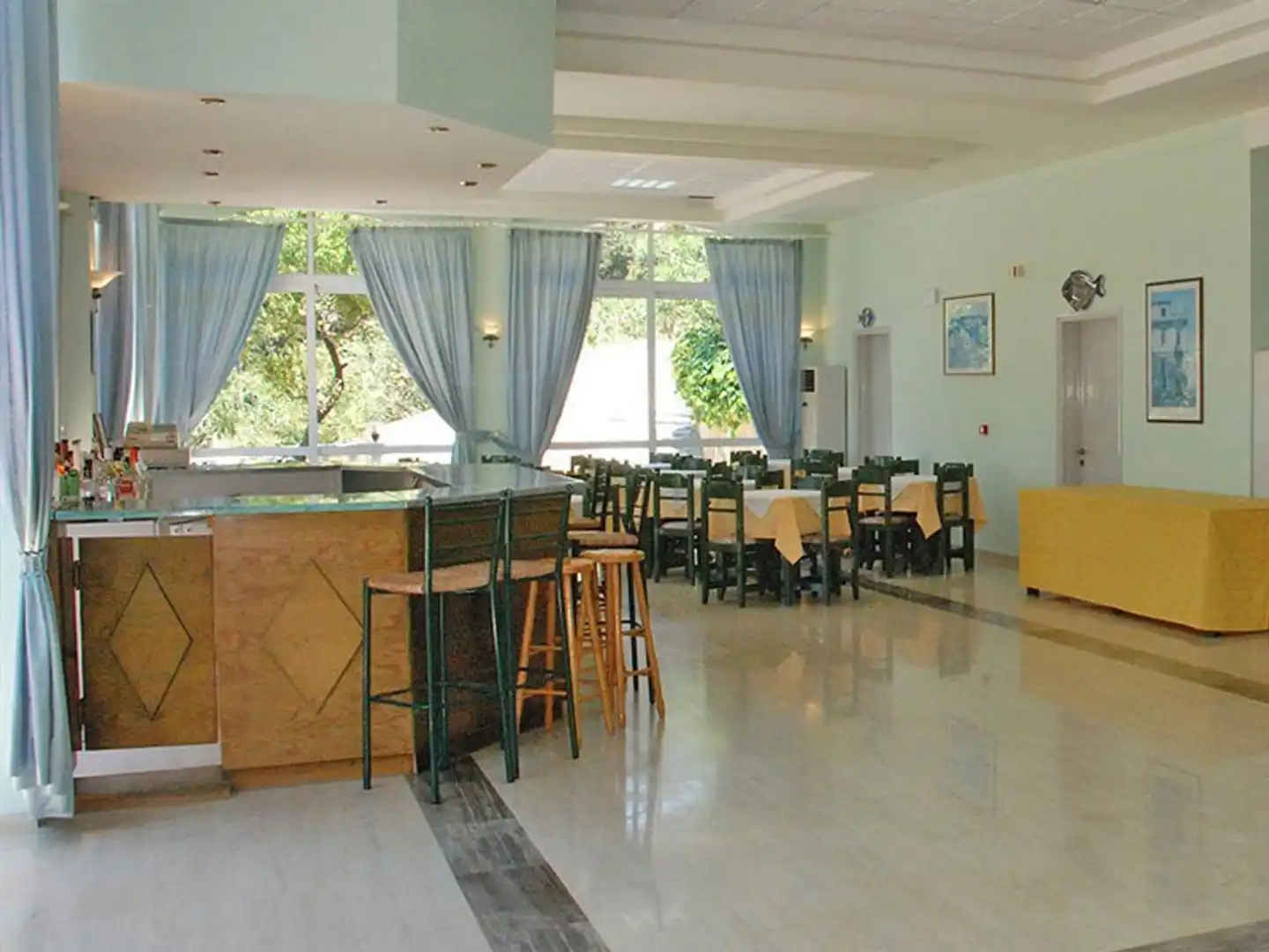 Paramonas Hotel Bar