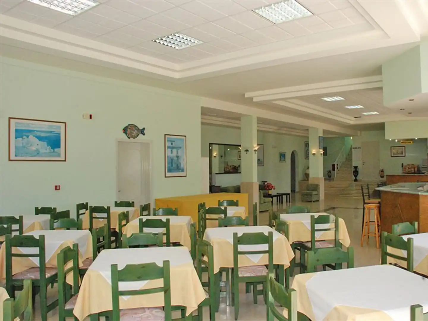 Paramonas Hotel Restaurant