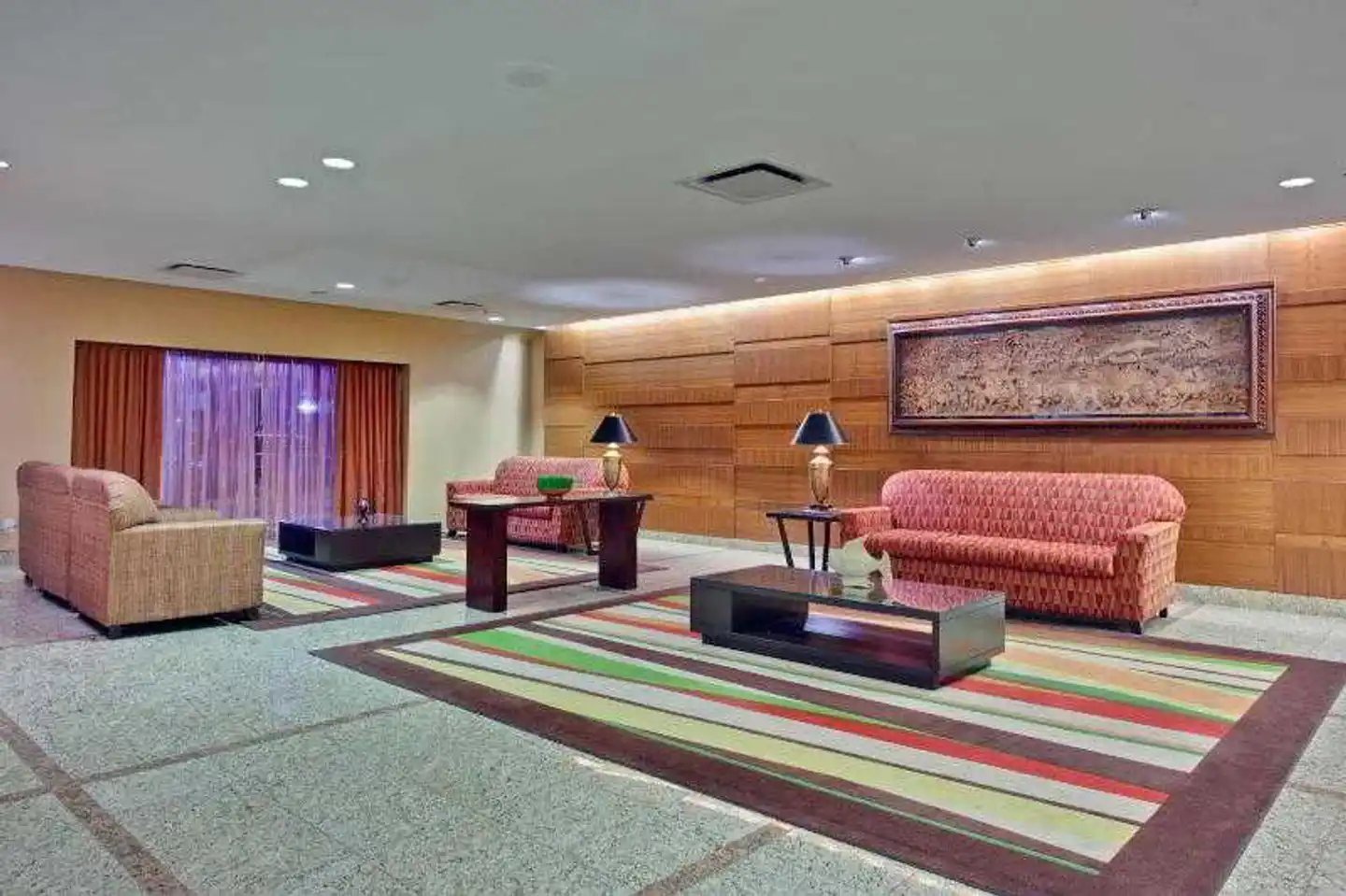 Crowne Plaza Toronto Airport Lobby