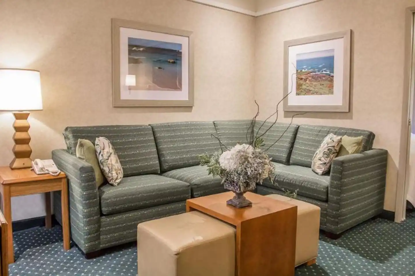 Quality Suites Central Coast Lobby