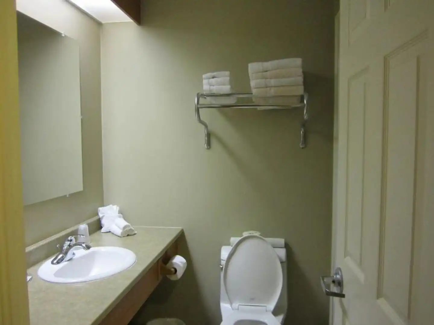 Auberge Bouctouche Inn & Suites Badezimmer
