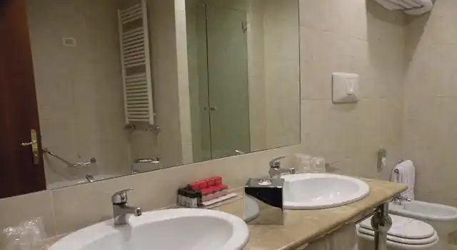 Ramada Naples Badezimmer