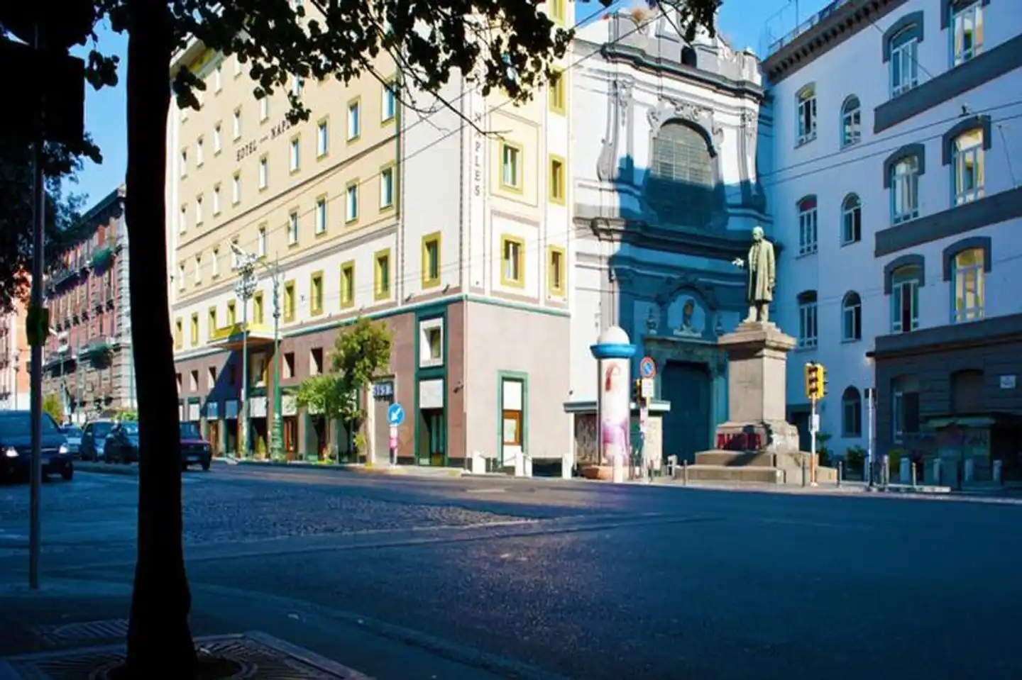 Naples Aussenansicht