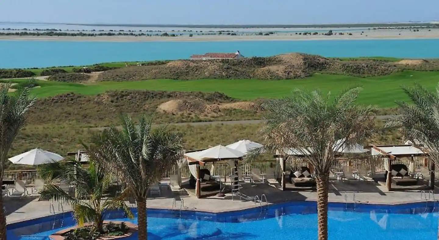 Radisson Blu Hotel, Abu Dhabi Yas Island Pool