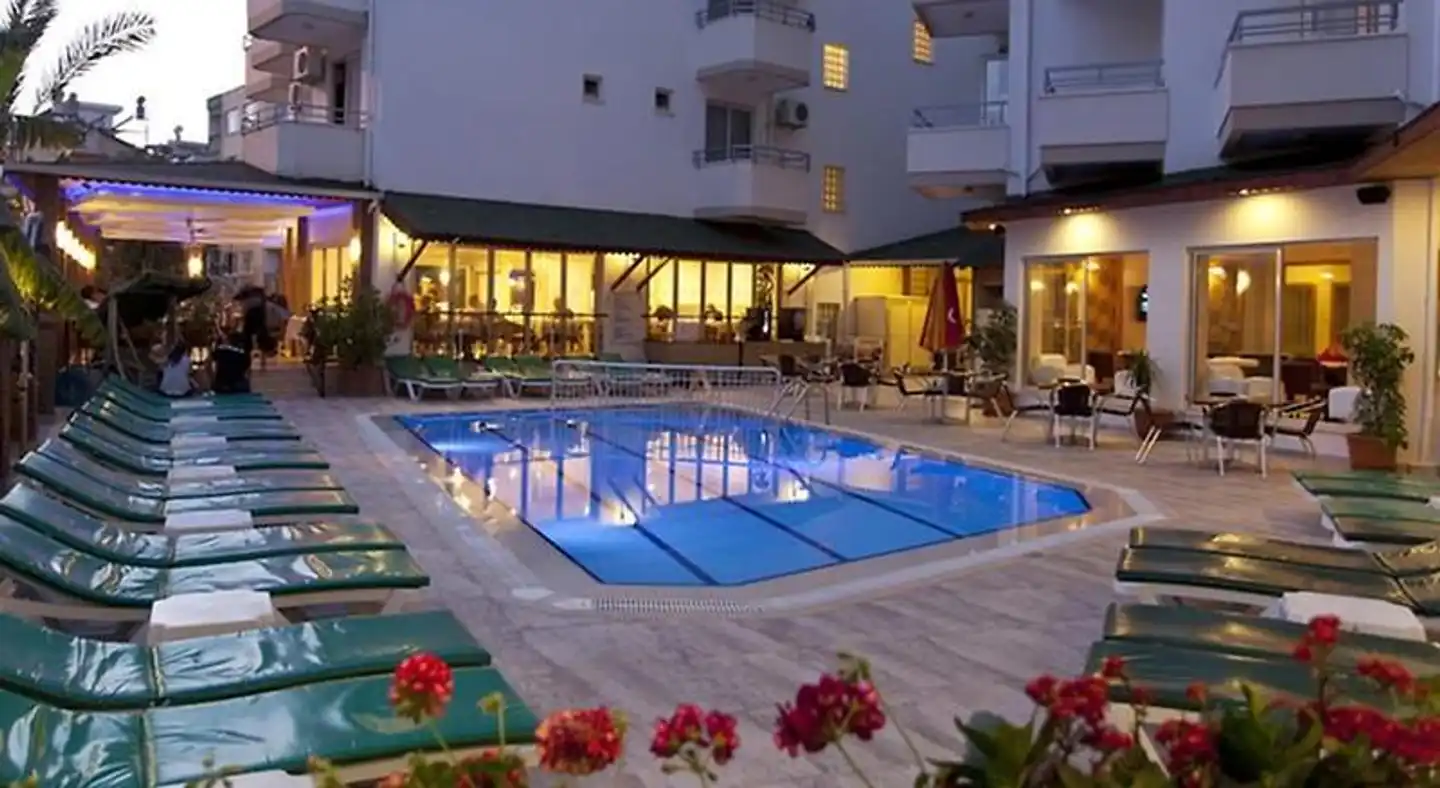 Remi Hotel Aussenansicht