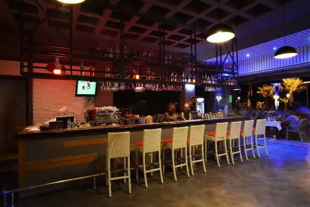 Maris Beach Bar