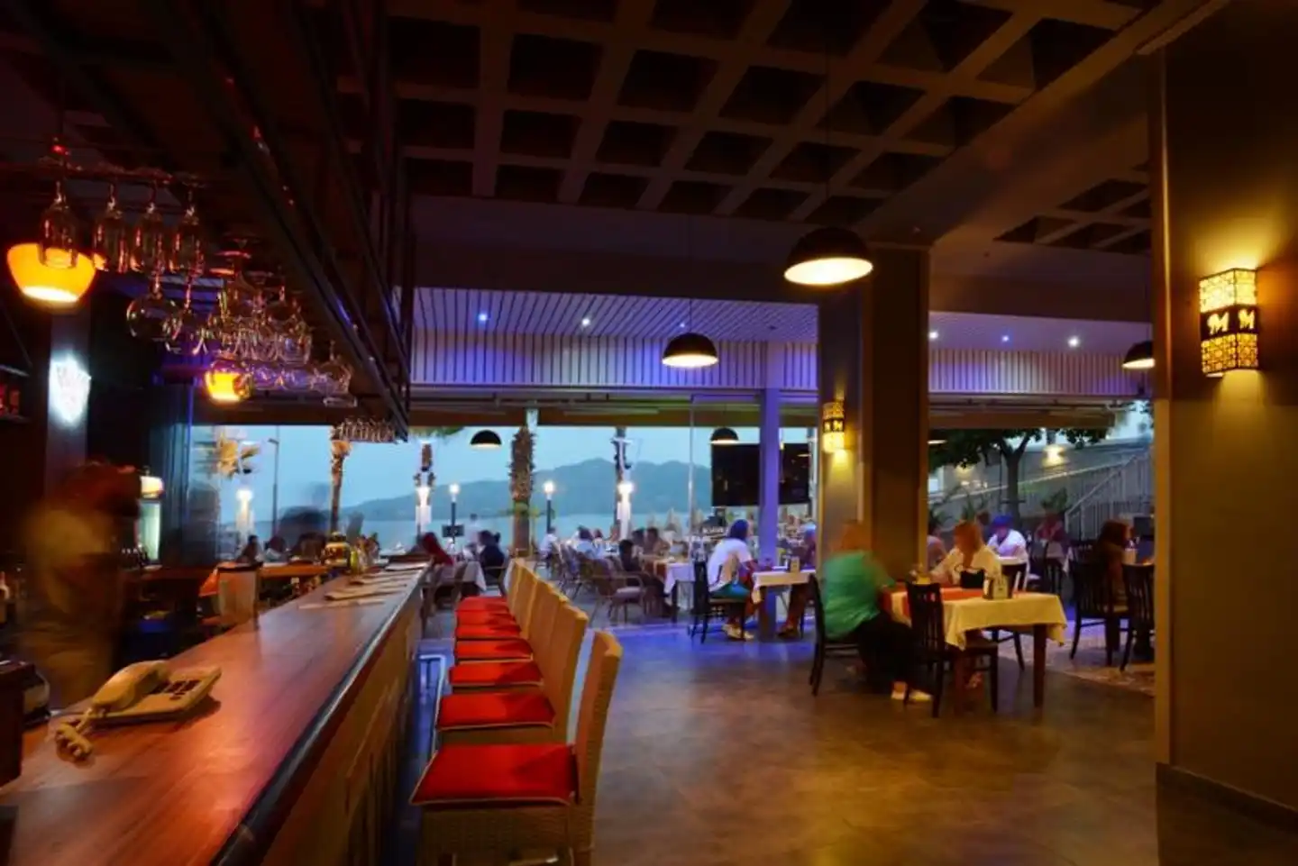 Maris Beach Bar