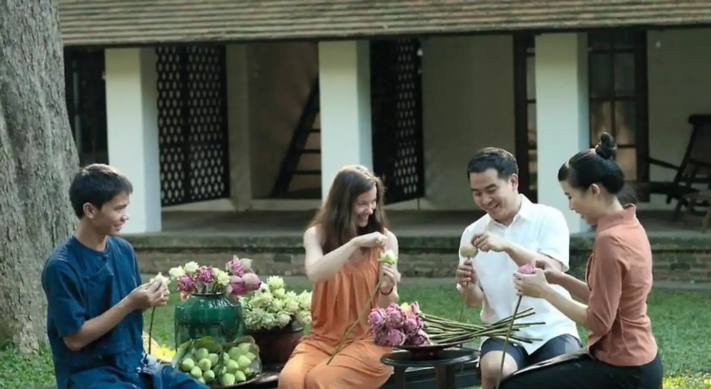 Tamarind Village Personen