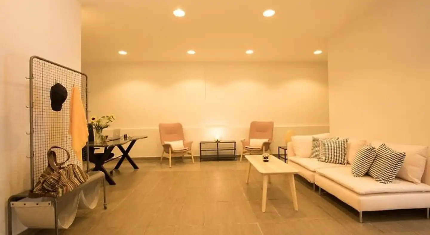 Local Hostel & Suites Wellness