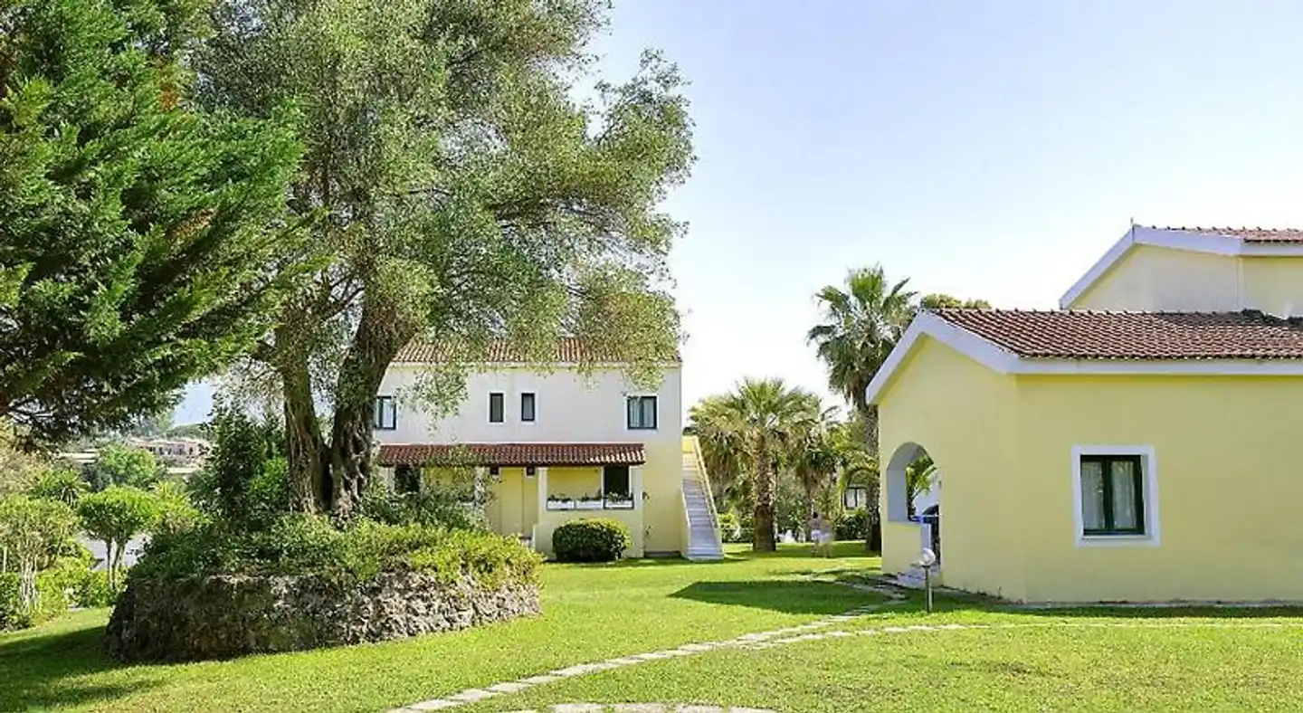 Helion Resort at Govino Bay Aussenansicht