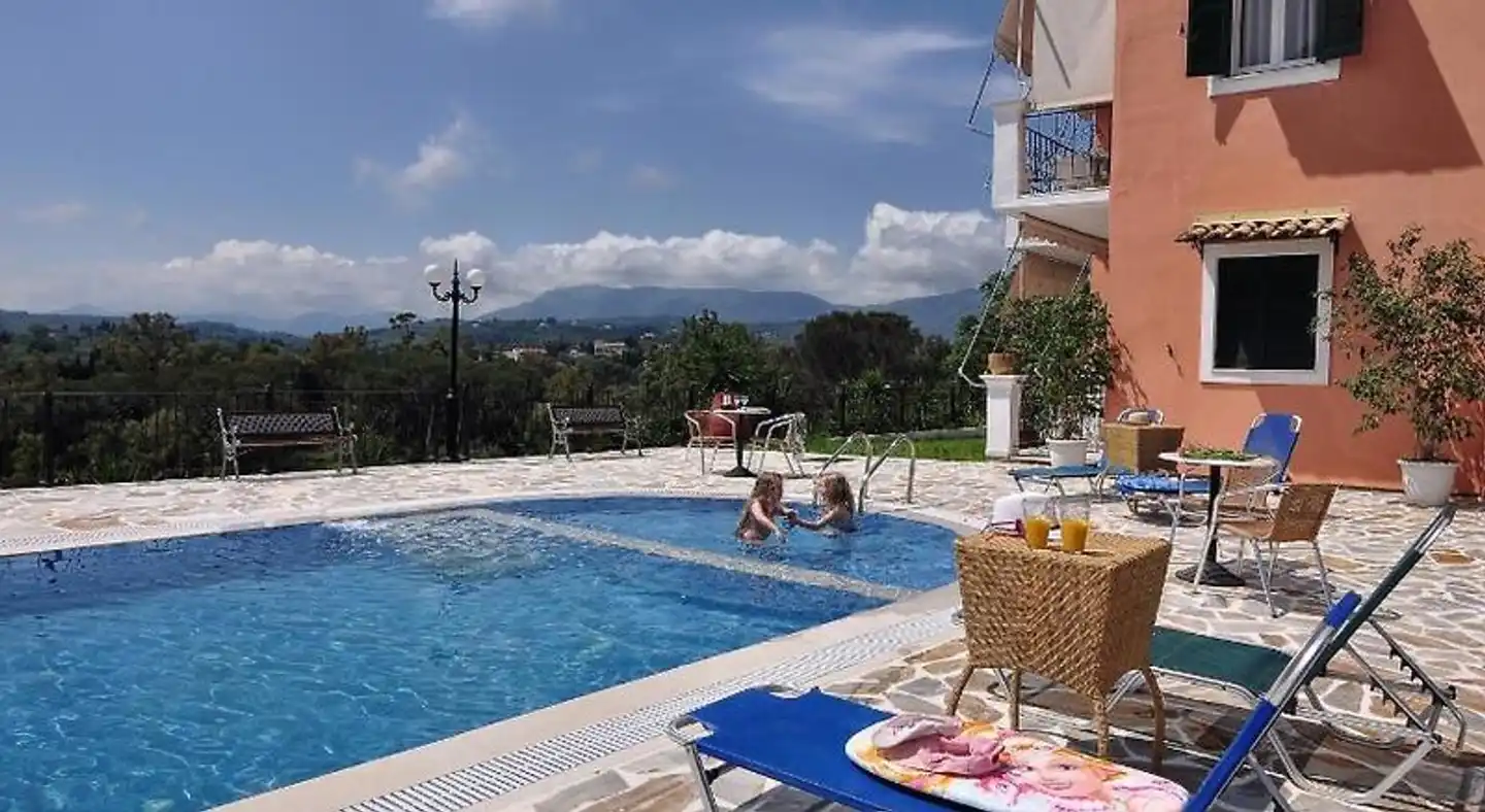 Xristina Pool