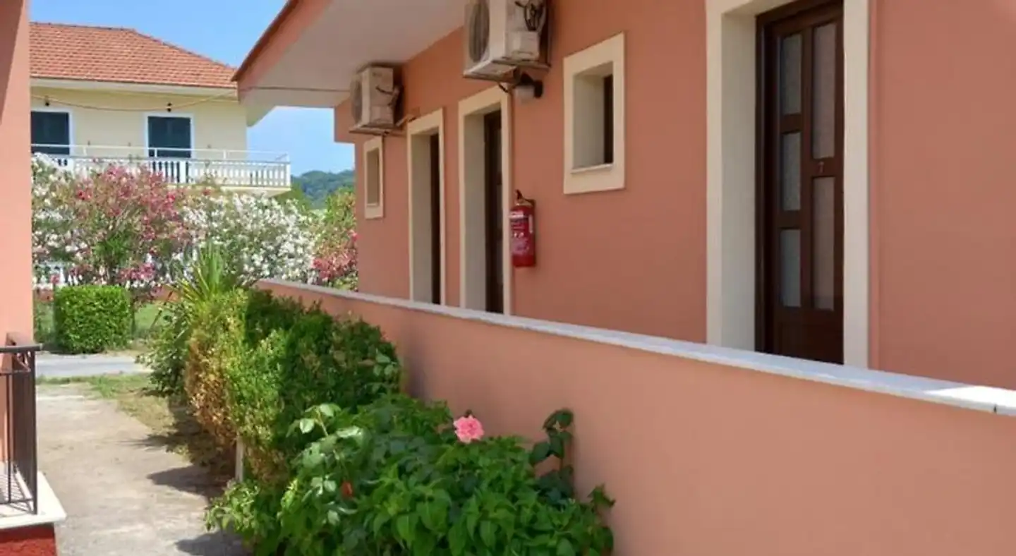 Kostas Apartments Aussenansicht