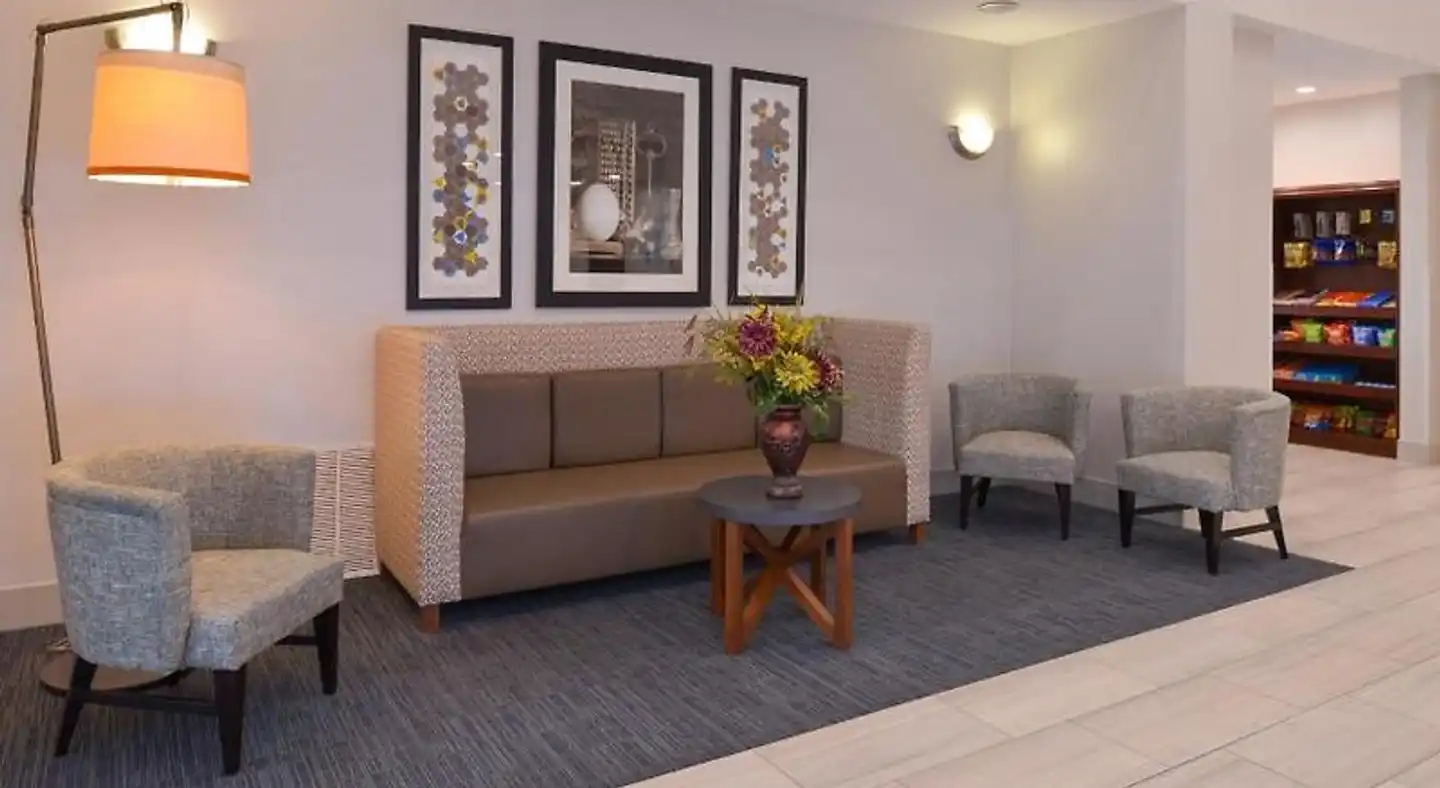 Holiday Inn Express & Suites Austin NW - Lakeline Lobby