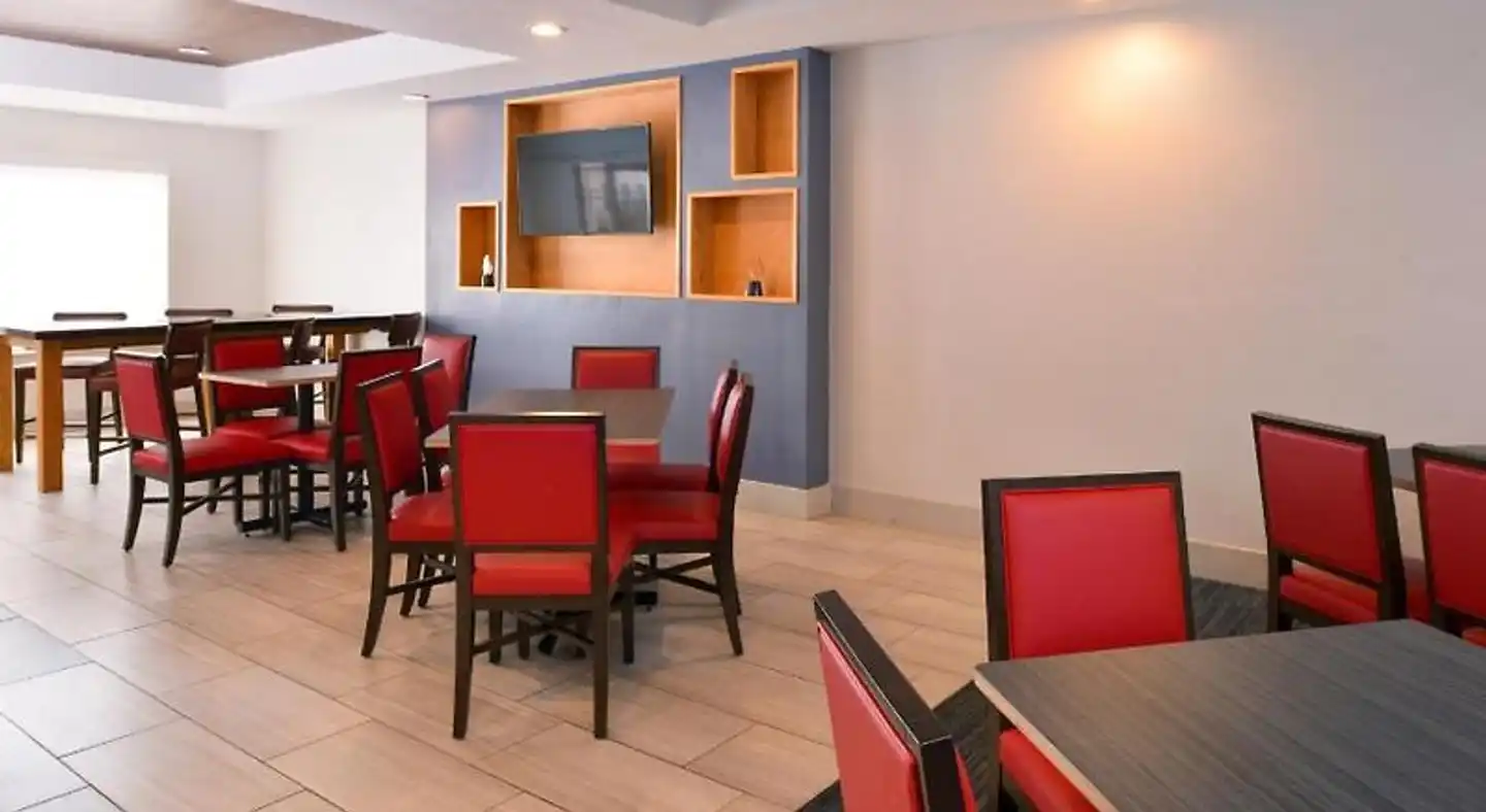 Holiday Inn Express & Suites Austin NW - Lakeline Lobby