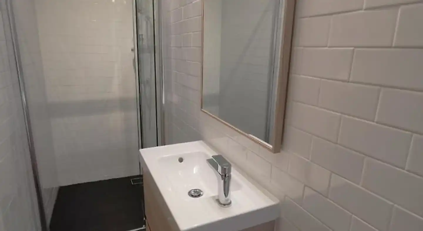 Double Bed Hotel Badezimmer