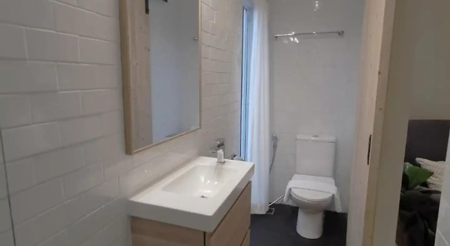 Double Bed Hotel Badezimmer