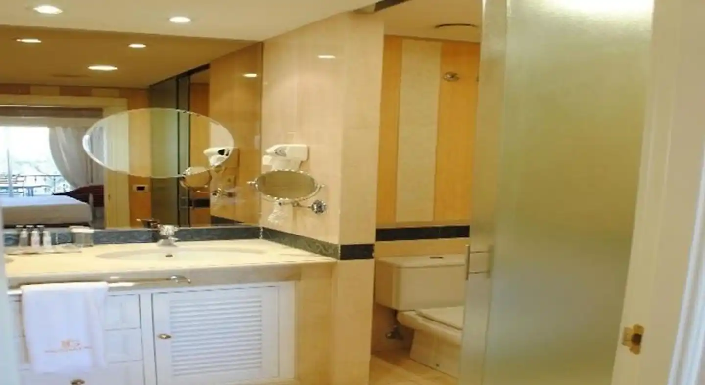 Apartamentos Guadalpin Boutique Badezimmer
