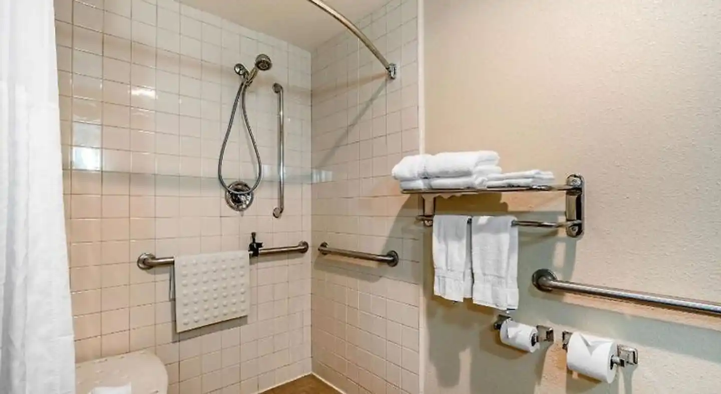 Comfort Inn & Suites Sacramento - University Area Badezimmer